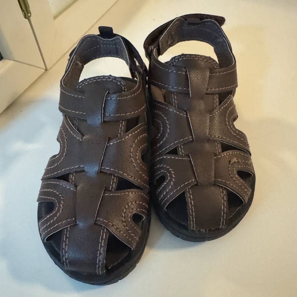 Never worn-Carters Boys Sandals (size 8)